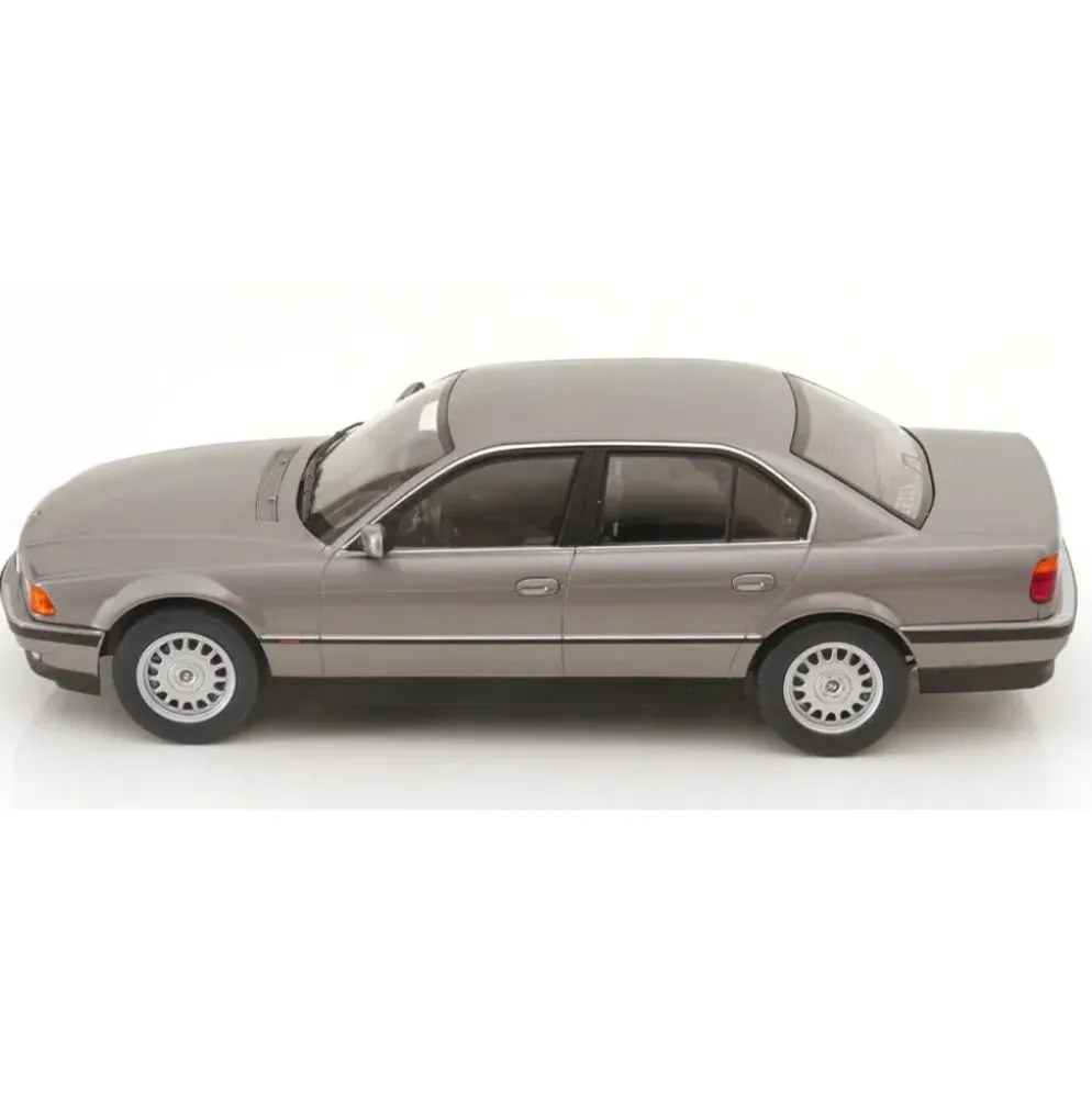 BMW 740i E38 - Gråmetallic - KK-Scale - 1:18