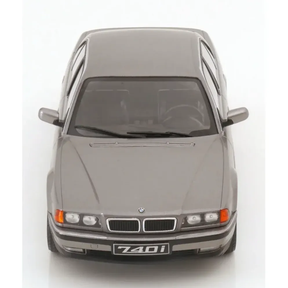 BMW 740i E38 - Gråmetallic - KK-Scale - 1:18