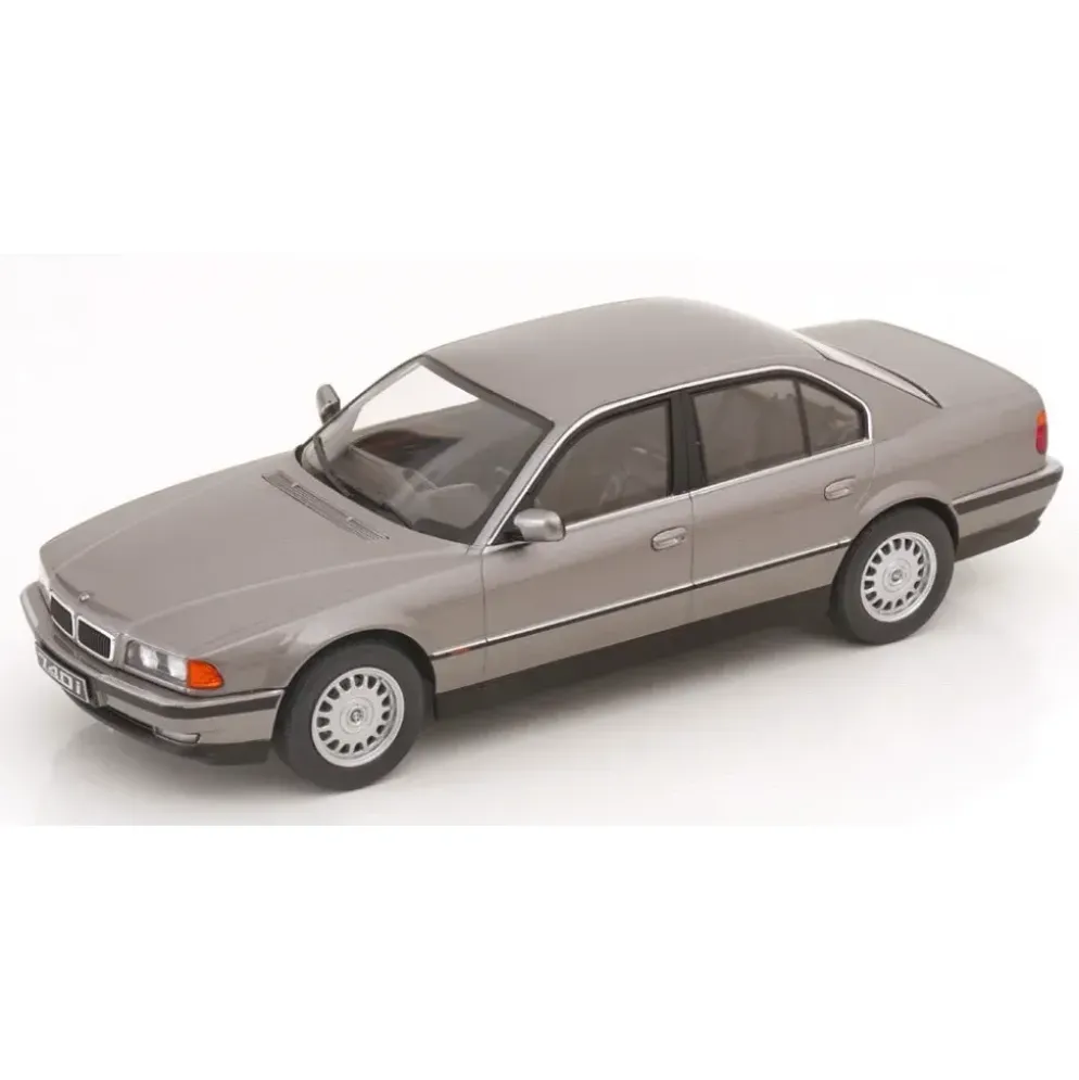BMW 740i E38 - Gråmetallic - KK-Scale - 1:18
