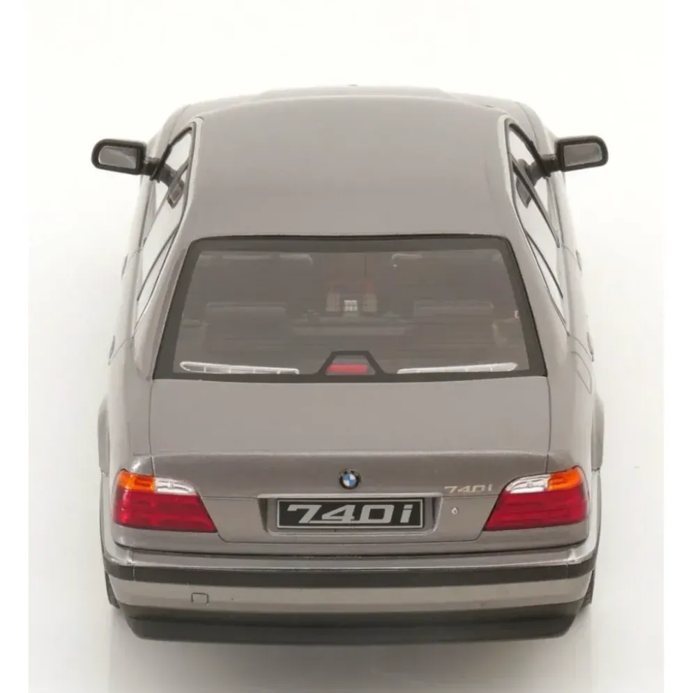 BMW 740i E38 - Gråmetallic - KK-Scale - 1:18