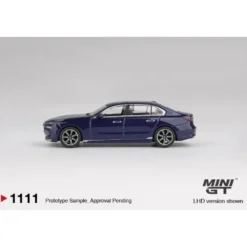 BMW i7 xDrive60 - Tanzanite Blue Metallic - 1111- Mini GT - 1:64