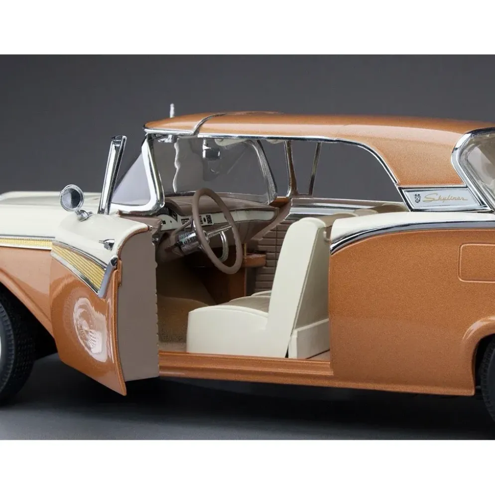 1957 Ford Fairlane 500 Skyliner - Brons / Vit - Sun Star - 1:18