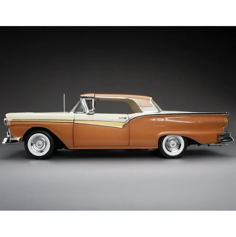 1957 Ford Fairlane 500 Skyliner - Brons / Vit - Sun Star - 1:18