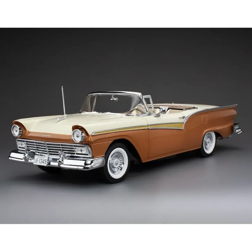 1957 Ford Fairlane 500 Skyliner - Brons / Vit - Sun Star - 1:18