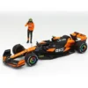 McLaren MCL38 - Bil och Norris samlarfigur - Bburago - 1:24