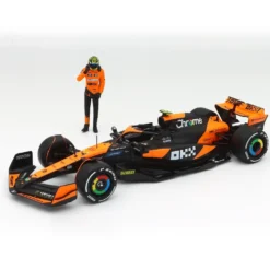 McLaren MCL38 - Bil och Norris samlarfigur - Bburago - 1:24