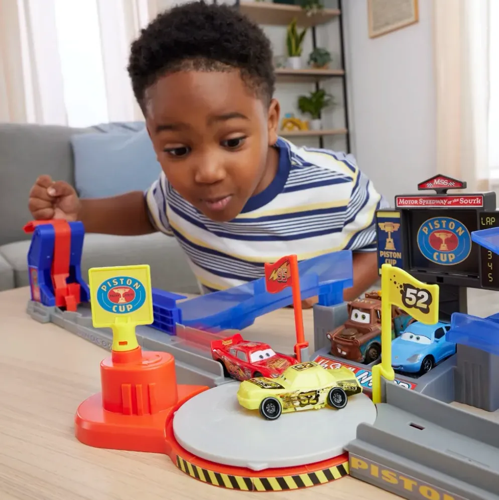 Piston Cup Stunting Speedway - Disney Pixar Cars - Mattel