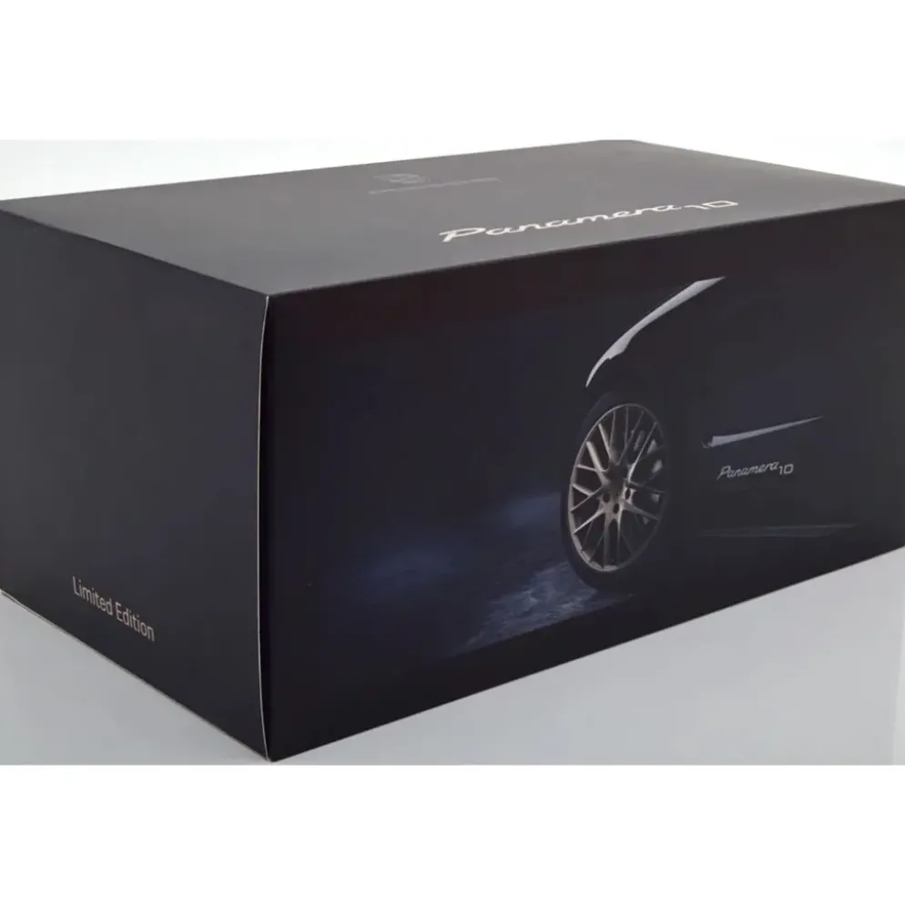 Porsche Panamera - Svart - 2019 - Spark - 1:18