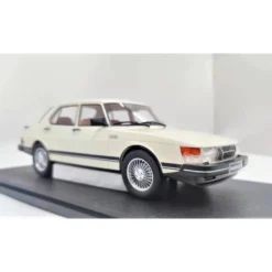 Saab 900 Turbo - 1983 - Vit - Cult Scale Models - 1:18