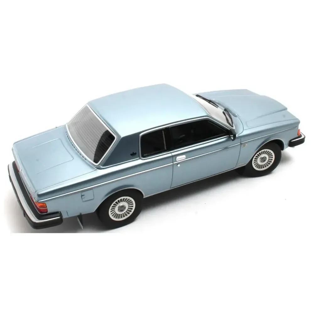 Volvo 262C Bertone - 1981 - Blåmetallic - Cult Scale Models - 1:18