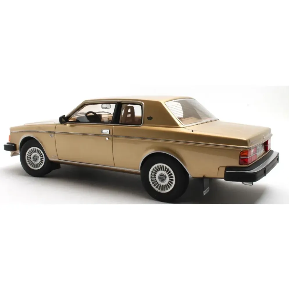 Volvo 262C Bertone - 1981 - Guldmetallic - Cult Scale Models - 1:18