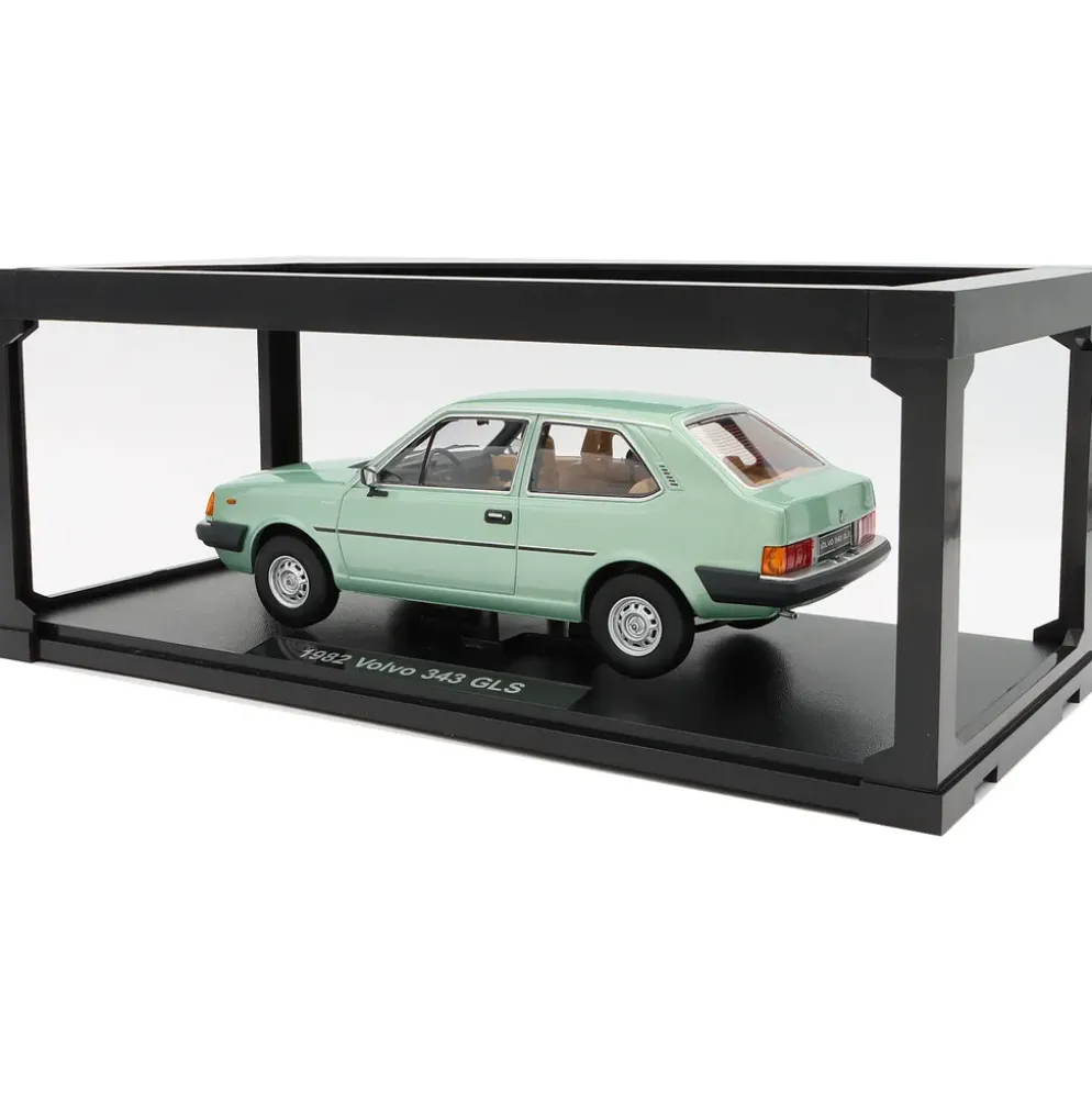 Volvo 343 GLS - Ljusgrön - 1982 - Triple9 Collection - 1:18