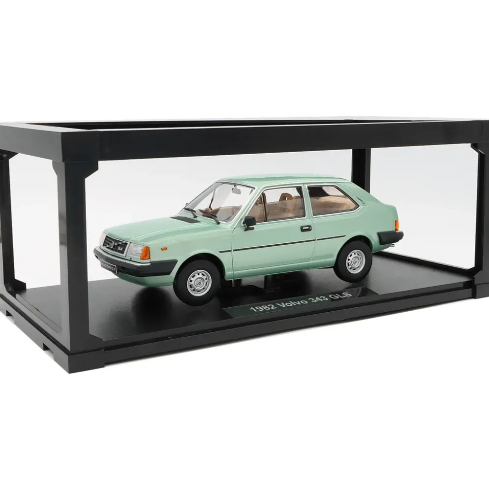 Volvo 343 GLS - Ljusgrön - 1982 - Triple9 Collection - 1:18