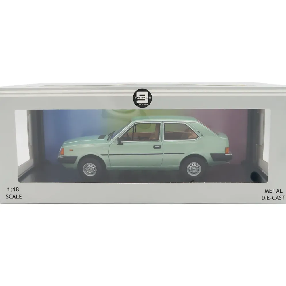 Volvo 343 GLS - Ljusgrön - 1982 - Triple9 Collection - 1:18