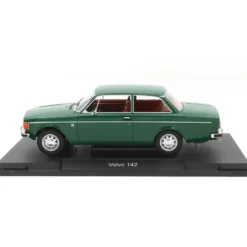 Volvo 142 - Mörkgrön - 1973 - MCG - 1:18