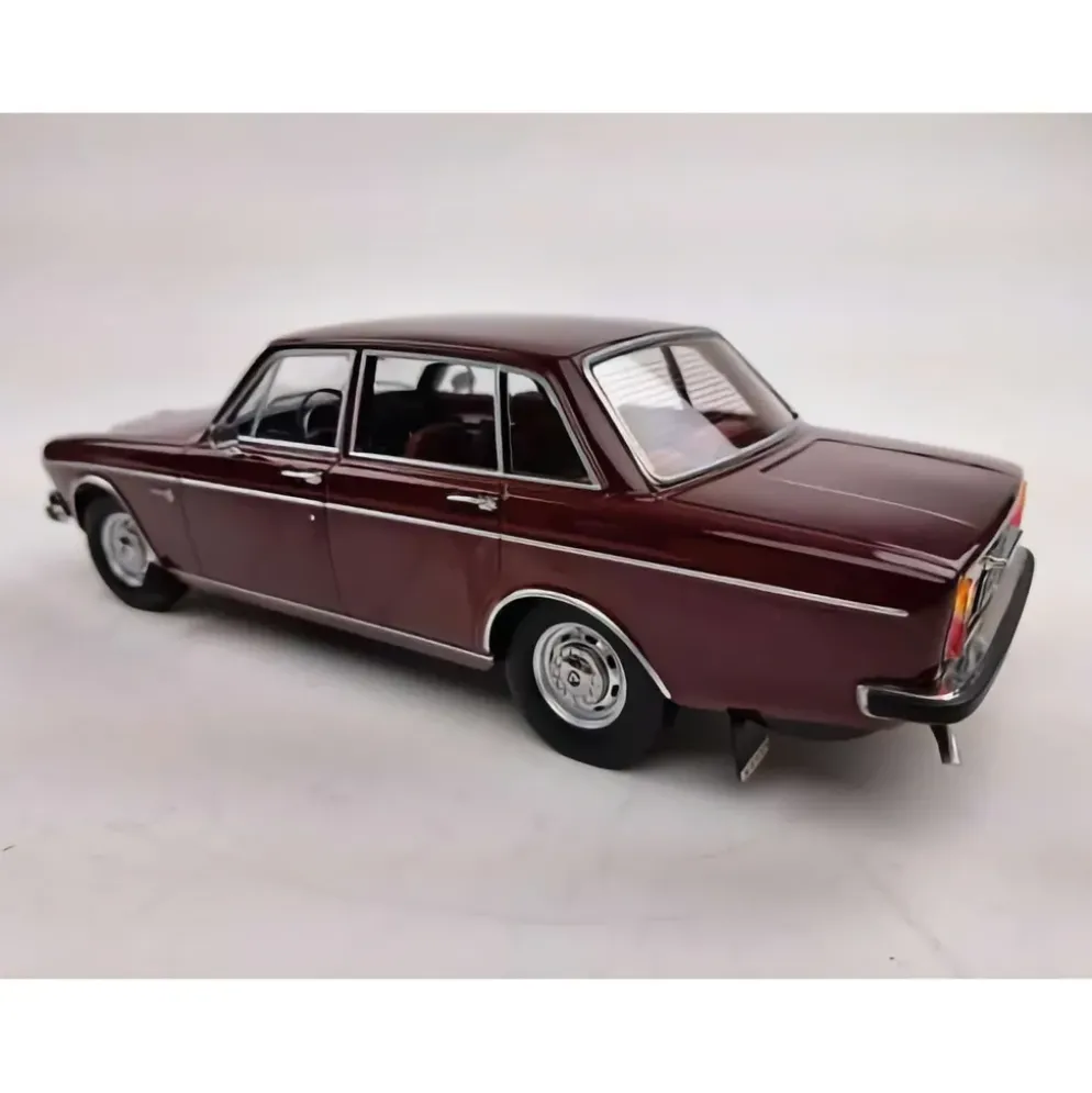 1970 Volvo 164 - Röd - Triple9 - 1:18