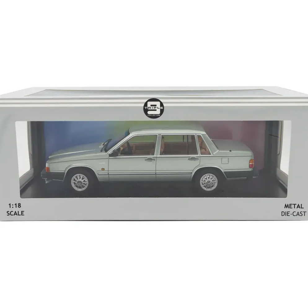 Volvo 760 Turbo - 1985 - Ljusgrön - Triple9 Collection - 1:18