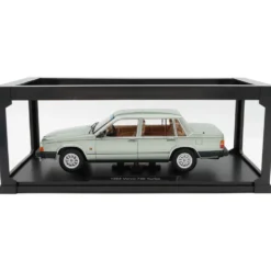 Volvo 760 Turbo - 1985 - Ljusgrön - Triple9 Collection - 1:18