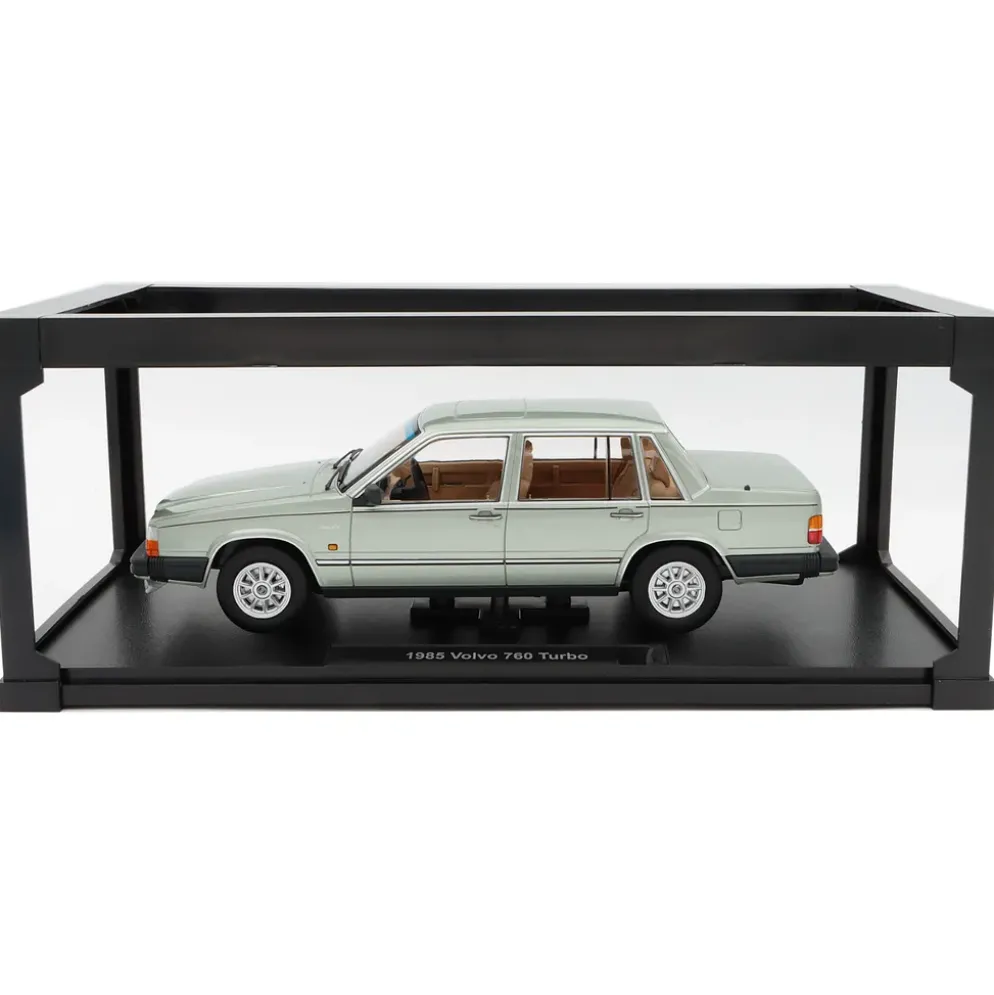 Volvo 760 Turbo - 1985 - Ljusgrön - Triple9 Collection - 1:18