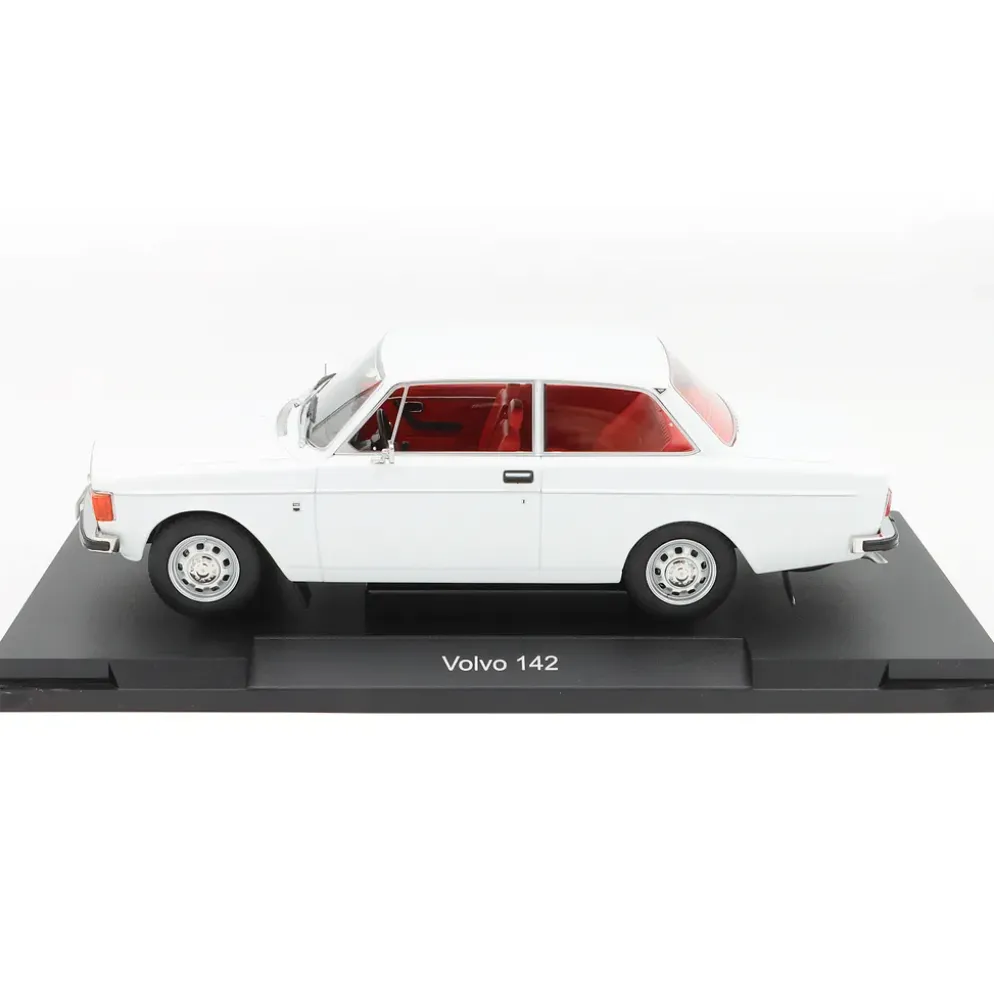 Volvo 142 - Vit - 1973 - MCG - 1:18