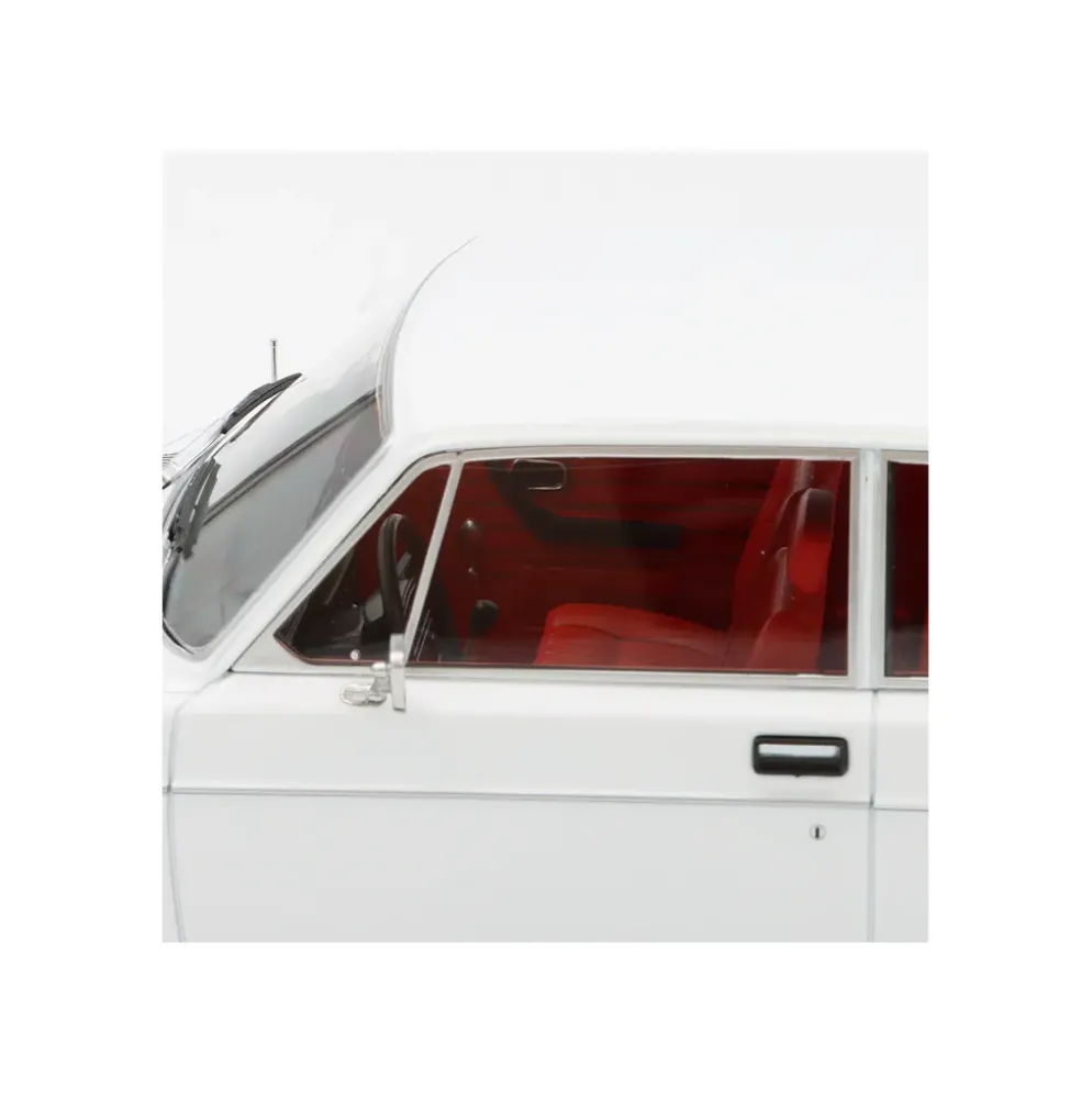 Volvo 142 - Vit - 1973 - MCG - 1:18