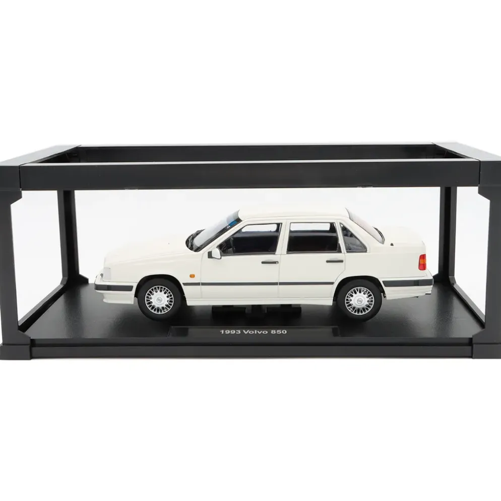 Volvo 850 - 1993 - Vit - Triple9 Collection - 1:18